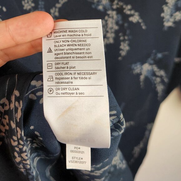 Vince Navy Blue Sprig Floral Print V-Neck Popover Blouse sz M - Picture 9 of 10